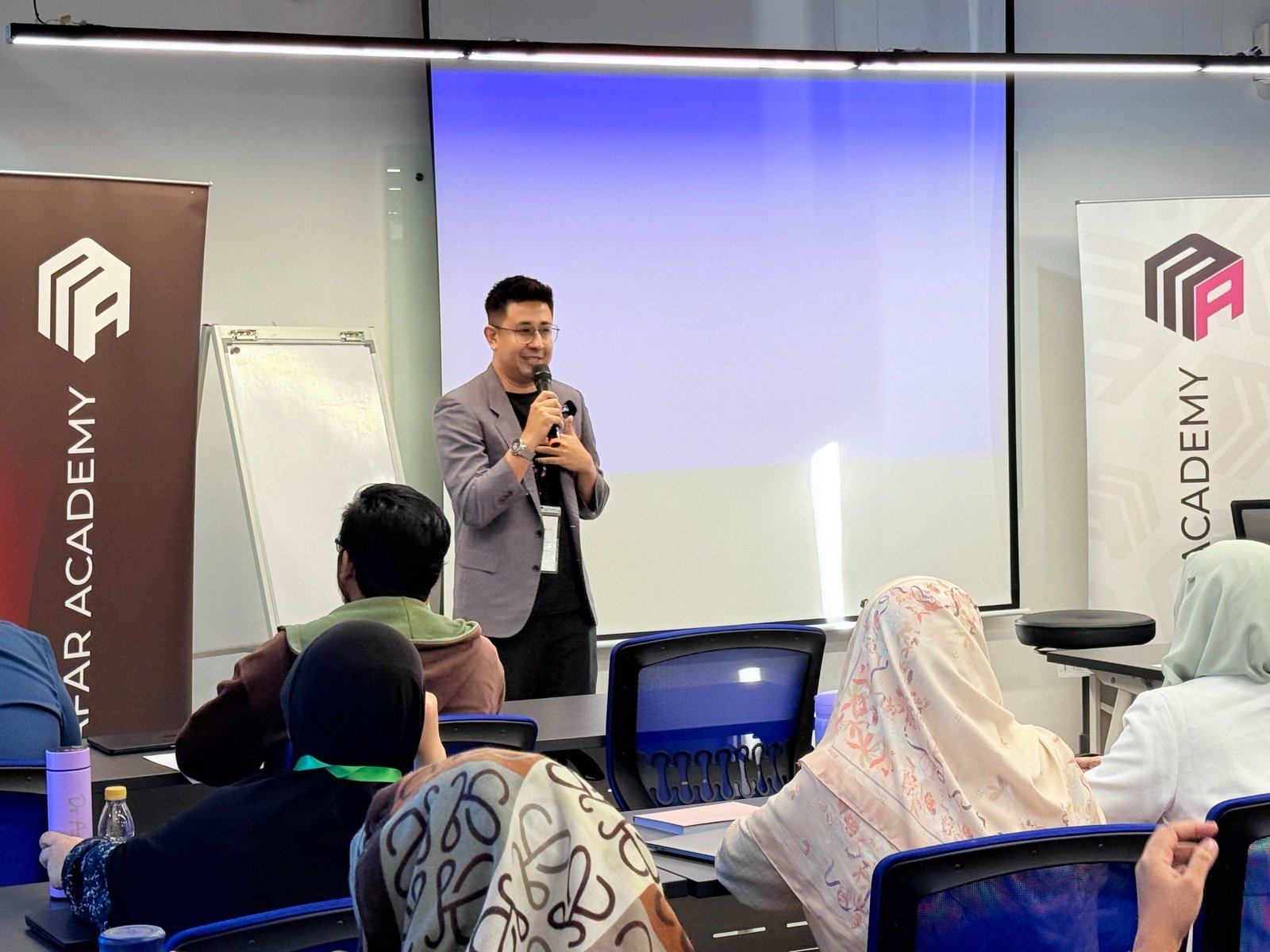 Trainer speaking to participants in a MAFAR Academy classroom
